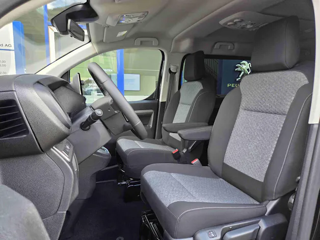 PEUGEOT Traveller Standard 2.2 BlueHDi 180  Family Edition S/S