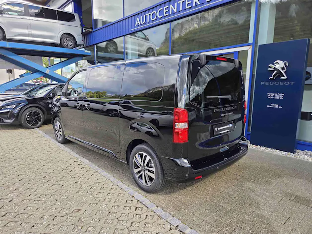 PEUGEOT Traveller Standard 2.2 BlueHDi 180  Family Edition S/S