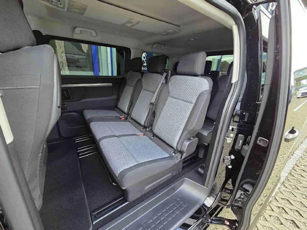 PEUGEOT Traveller Standard 2.2 BlueHDi 180  Family Edition S/S