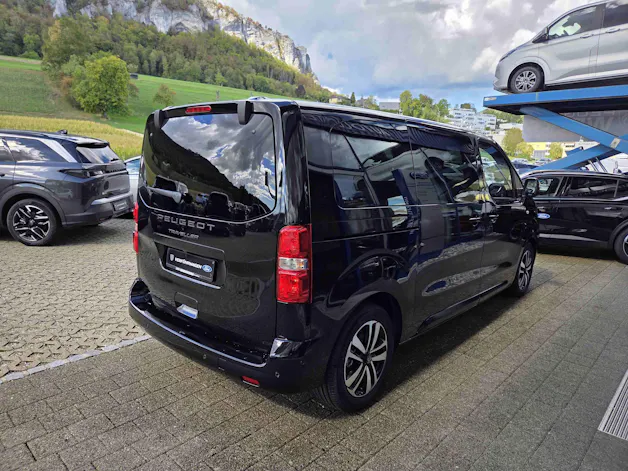 PEUGEOT Traveller Standard 2.2 BlueHDi 180  Family Edition S/S