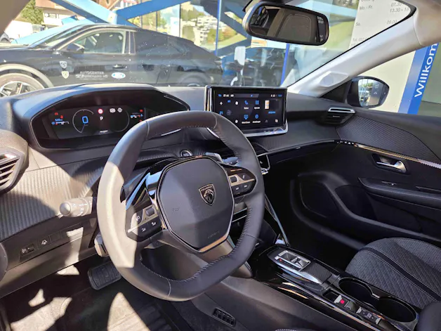 PEUGEOT 208 1.2 Hybrid Allure Premium