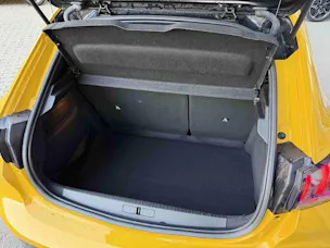 PEUGEOT 208 e-GT