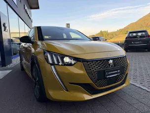 PEUGEOT 208 e-GT