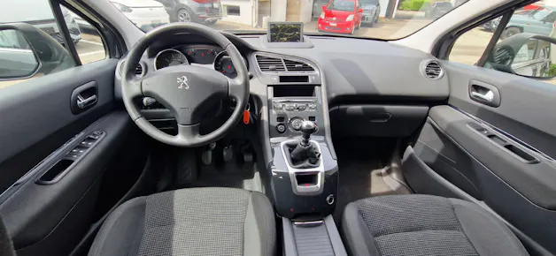 PEUGEOT 5008 1.2 PureTech Sensation