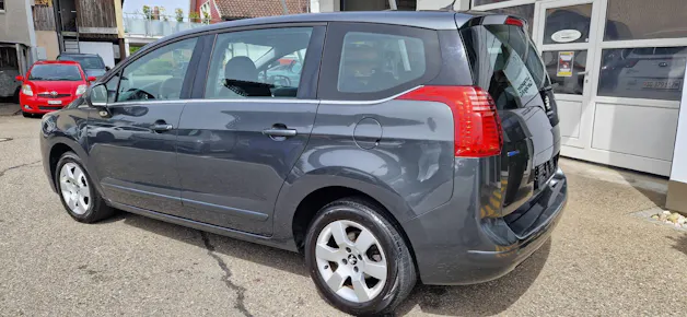 PEUGEOT 5008 1.2 PureTech Sensation