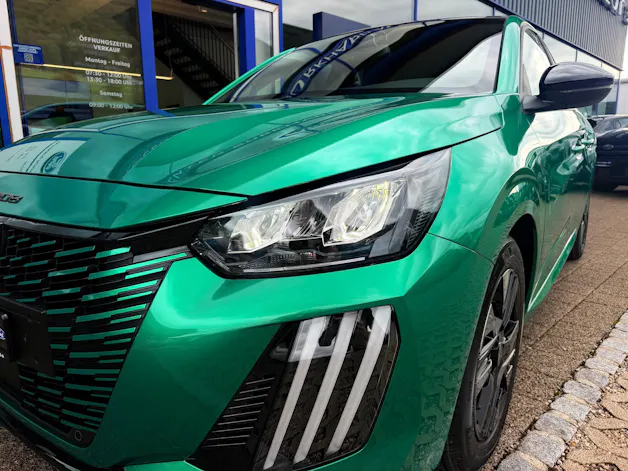 PEUGEOT 208 1.2 Hybrid Envy