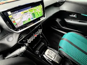 PEUGEOT 208 1.2 Hybrid Envy