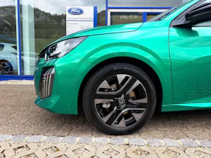 PEUGEOT 208 1.2 Hybrid Envy
