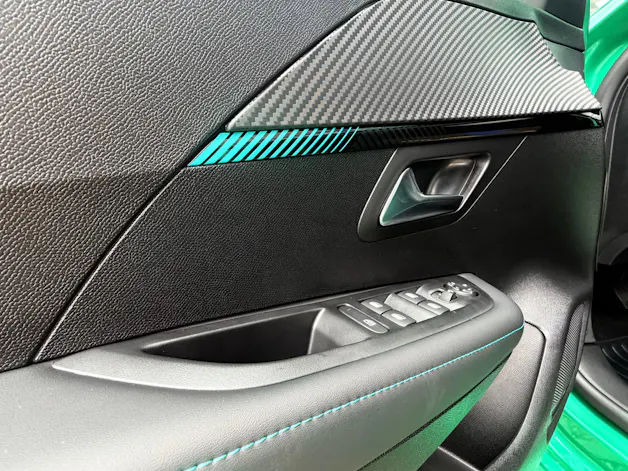 PEUGEOT 208 1.2 Hybrid Envy
