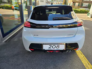 PEUGEOT 208 1.2 Hybrid 145 GT Exclusive