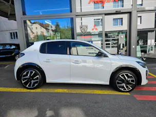 PEUGEOT 208 1.2 Hybrid 145 GT Exclusive