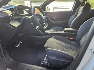 PEUGEOT 208 1.2 Hybrid 145 GT Exclusive