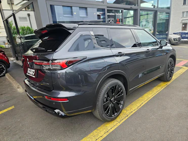 MITSUBISHI OUTLANDER 5