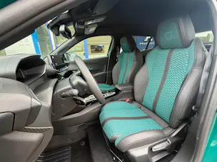 PEUGEOT 2008 1.2 Hybrid Envy