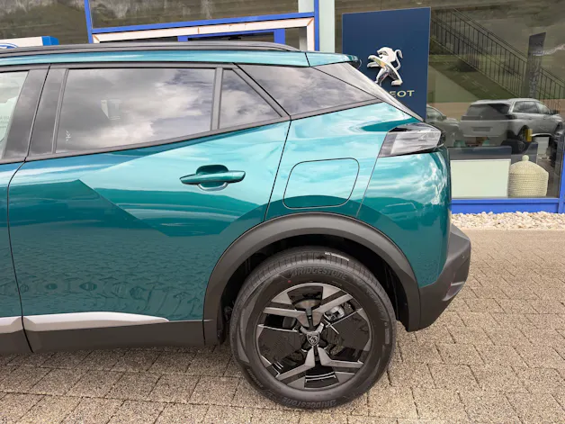 PEUGEOT 2008 1.2 Hybrid Envy