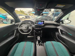 PEUGEOT 2008 1.2 Hybrid Envy