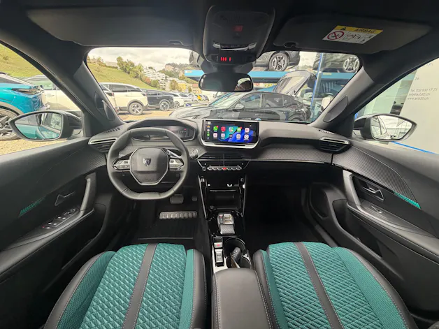 PEUGEOT 2008 1.2 Hybrid Envy