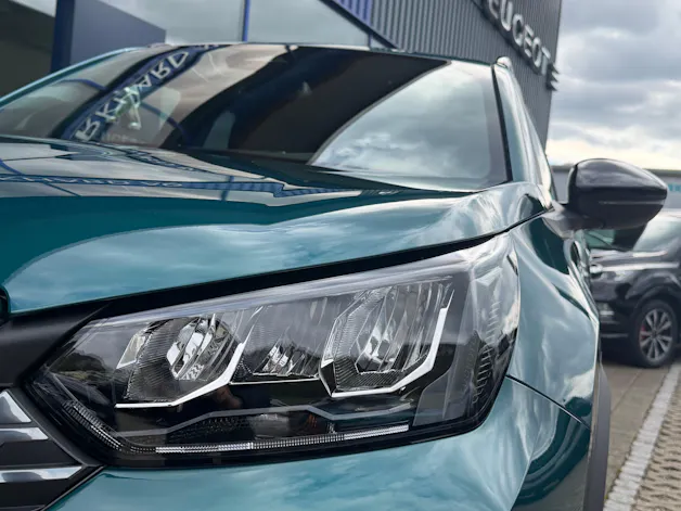 PEUGEOT 2008 1.2 Hybrid Envy
