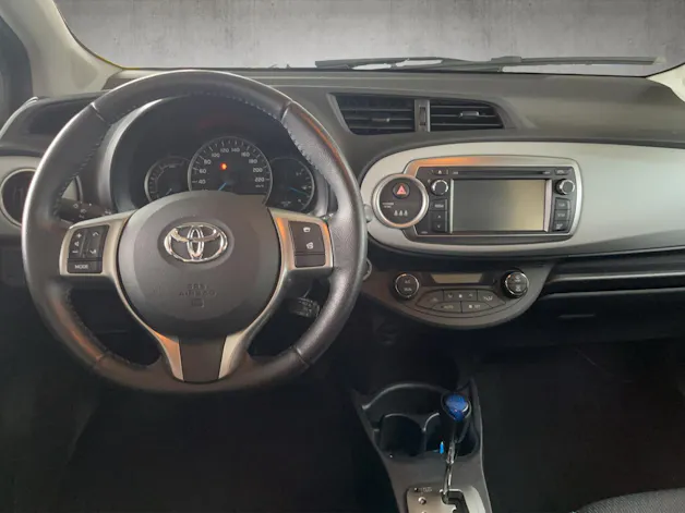 Toyota Yaris 1.5 VVT-i HSD Sol