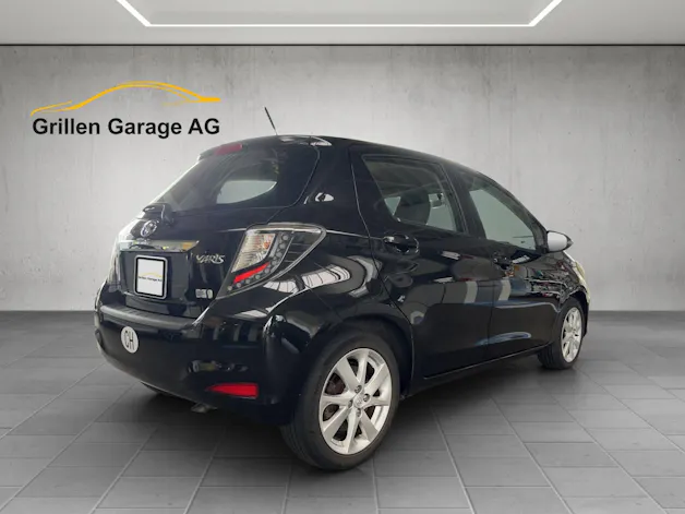 Toyota Yaris 1.5 VVT-i HSD Sol