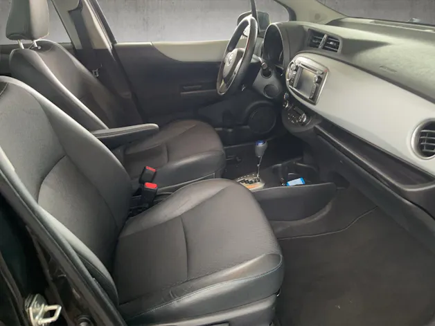 Toyota Yaris 1.5 VVT-i HSD Sol