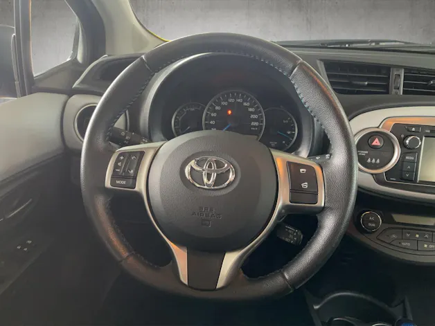 Toyota Yaris 1.5 VVT-i HSD Sol