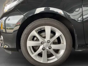 Toyota Yaris 1.5 VVT-i HSD Sol