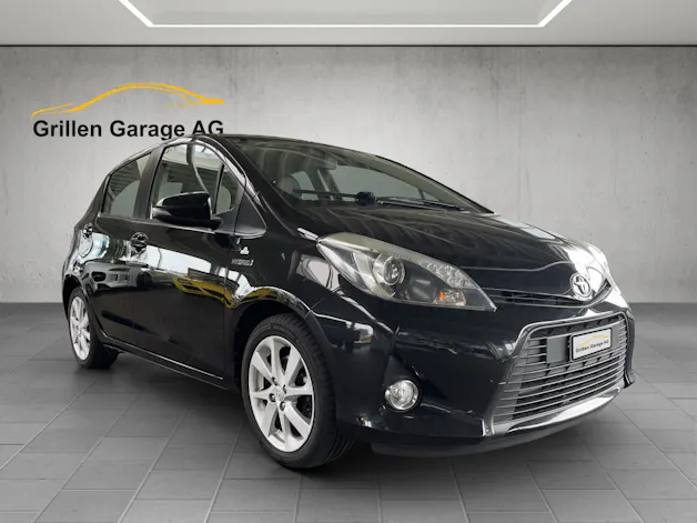 Toyota Yaris 1.5 VVT-i HSD Sol