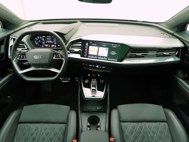 AUDI Q4 e-tron 55 S line quattro