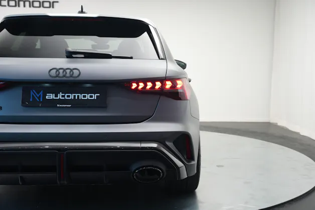 AUDI RS3 Sportback 2.5 TSI quattro S-tronic *Daytonagrau Polarmatt* *KW Gewindefahrwerk* *Carbon*