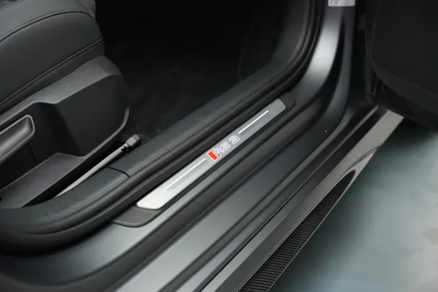 AUDI RS3 Sportback 2.5 TSI quattro S-tronic *Daytonagrau Polarmatt* *KW Gewindefahrwerk* *Carbon*