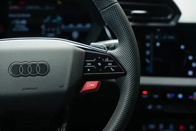 AUDI RS3 Sportback 2.5 TSI quattro S-tronic *Daytonagrau Polarmatt* *KW Gewindefahrwerk* *Carbon*
