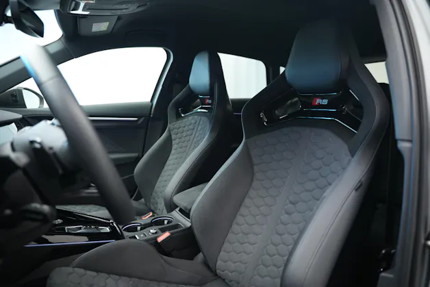 AUDI RS3 Sportback 2.5 TSI quattro S-tronic *Daytonagrau Polarmatt* *KW Gewindefahrwerk* *Carbon*