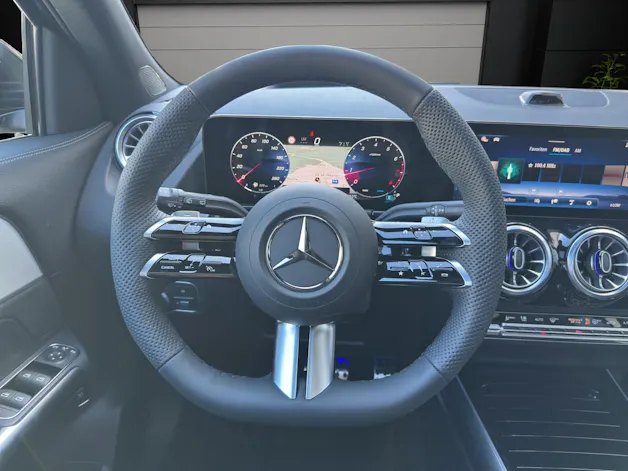 MERCEDES-BENZ GLA 200 Night Star 7G-DCT