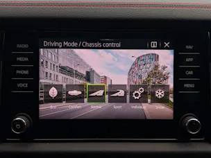 SKODA Kodiaq RS 4x4 *** 7-SITZER, ANHÄNGEKUPPLUNG & PANORAMAGLASDACH ***