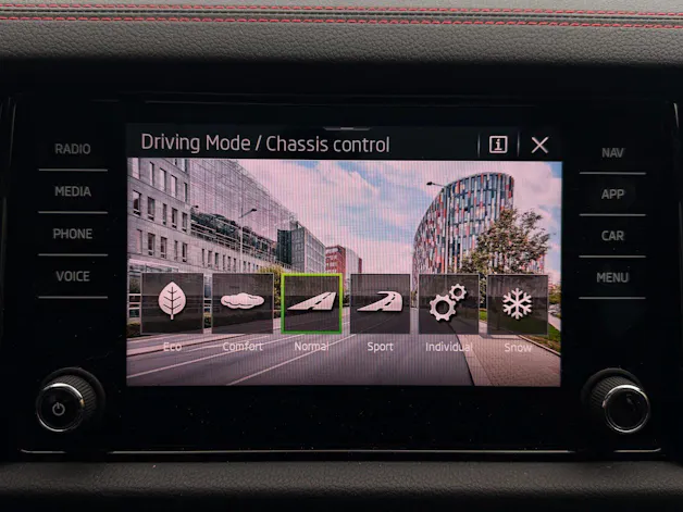 SKODA Kodiaq RS 4x4 *** 7-SITZER, ANHÄNGEKUPPLUNG & PANORAMAGLASDACH ***