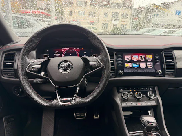 SKODA Kodiaq RS 4x4 *** 7-SITZER, ANHÄNGEKUPPLUNG & PANORAMAGLASDACH ***
