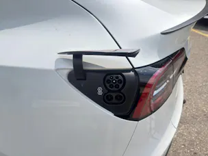Tesla Model Y Performance D SOH 95.1% Anhängerkupplung