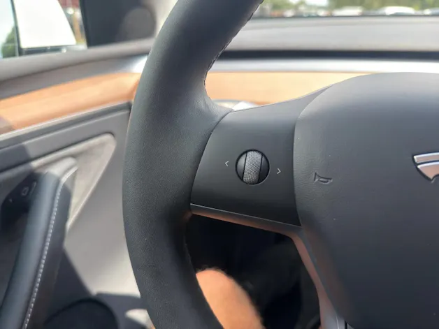Tesla Model Y Performance D SOH 95.1% Anhängerkupplung