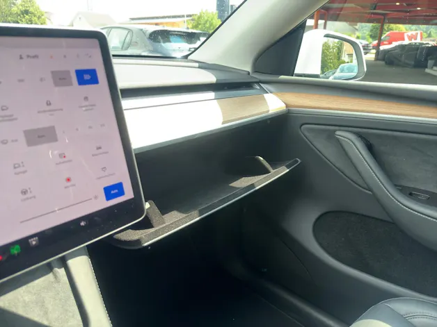 Tesla Model Y Performance D SOH 95.1% Anhängerkupplung