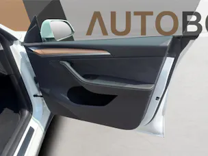 Tesla Model Y Performance D SOH 95.1% Anhängerkupplung