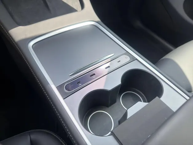 Tesla Model Y Performance D SOH 95.1% Anhängerkupplung