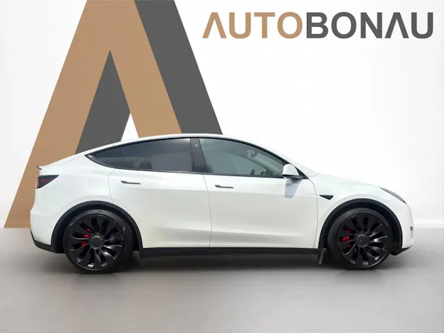Tesla Model Y Performance D SOH 95.1% Anhängerkupplung