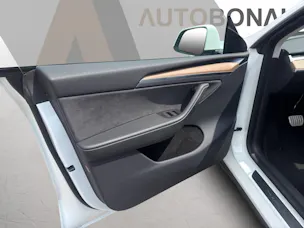 Tesla Model Y Performance D SOH 95.1% Anhängerkupplung