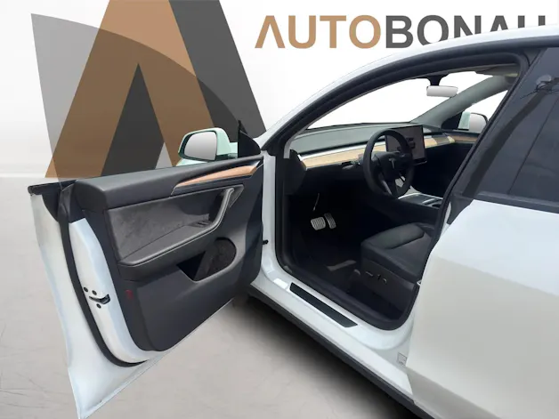 Tesla Model Y Performance D SOH 95.1% Anhängerkupplung