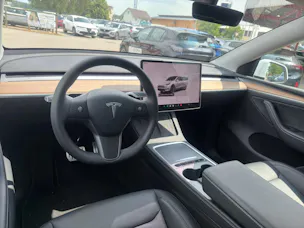 Tesla Model Y Performance D SOH 95.1% Anhängerkupplung