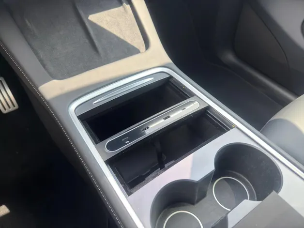 Tesla Model Y Performance D SOH 95.1% Anhängerkupplung