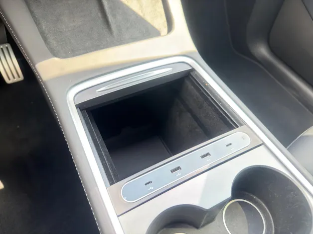 Tesla Model Y Performance D SOH 95.1% Anhängerkupplung