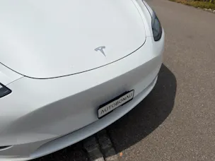 Tesla Model Y Performance D SOH 95.1% Anhängerkupplung