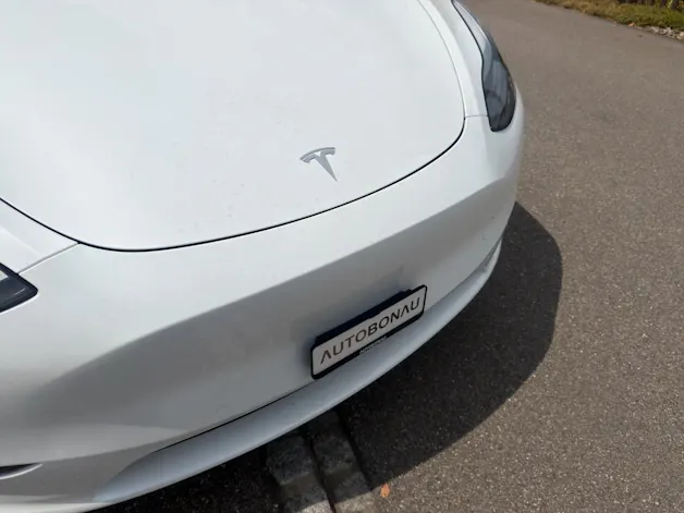 Tesla Model Y Performance D SOH 95.1% Anhängerkupplung